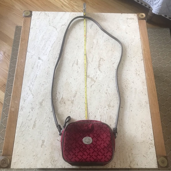 Tommy Hilfiger red cross body purse.  Good pre-loved condition. - Picture 3 of 13